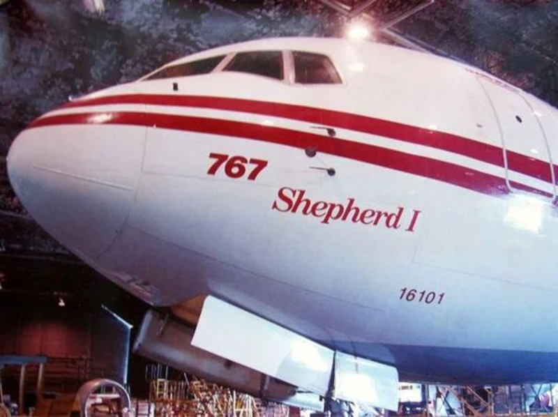 Boeing 767 bautizado para transportar al Papa.
